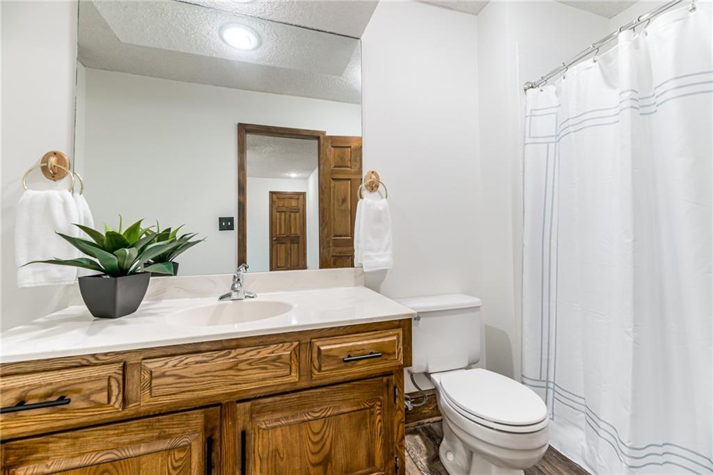 8336 Rosehill Road Lenexa, KS 66215 - Photo 24 of 33