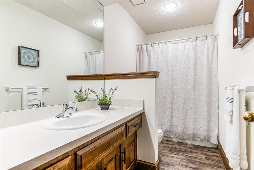 8336 Rosehill Road Lenexa, KS 66215 - Photo 25 of 33