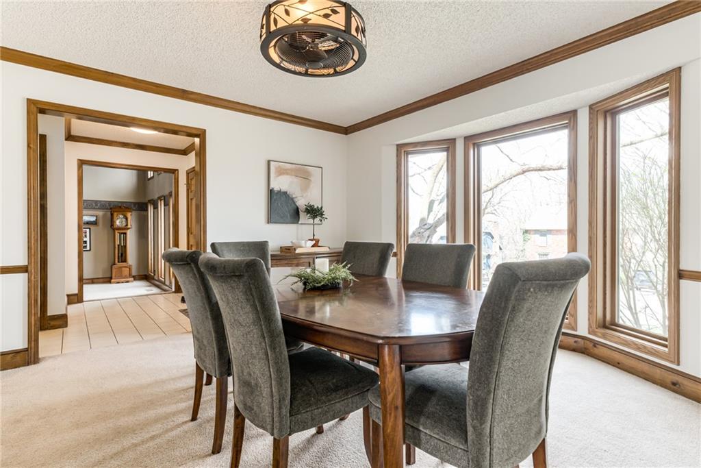 8336 Rosehill Road Lenexa, KS 66215 - Photo 5 of 33