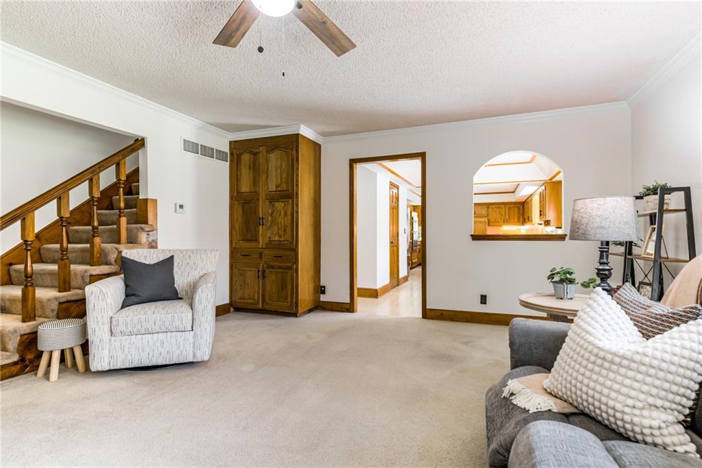 8336 Rosehill Road Lenexa, KS 66215 - Photo 7 of 33