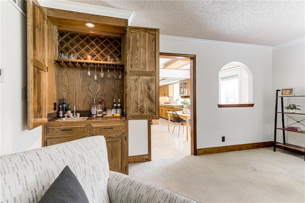 8336 Rosehill Road Lenexa, KS 66215 - Photo 8 of 33