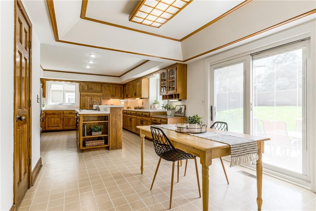 8336 Rosehill Road Lenexa, KS 66215 - Photo 9 of 33