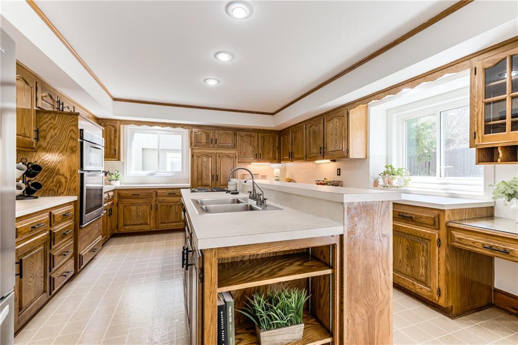 8336 Rosehill Road Lenexa, KS 66215 - Photo 10 of 33