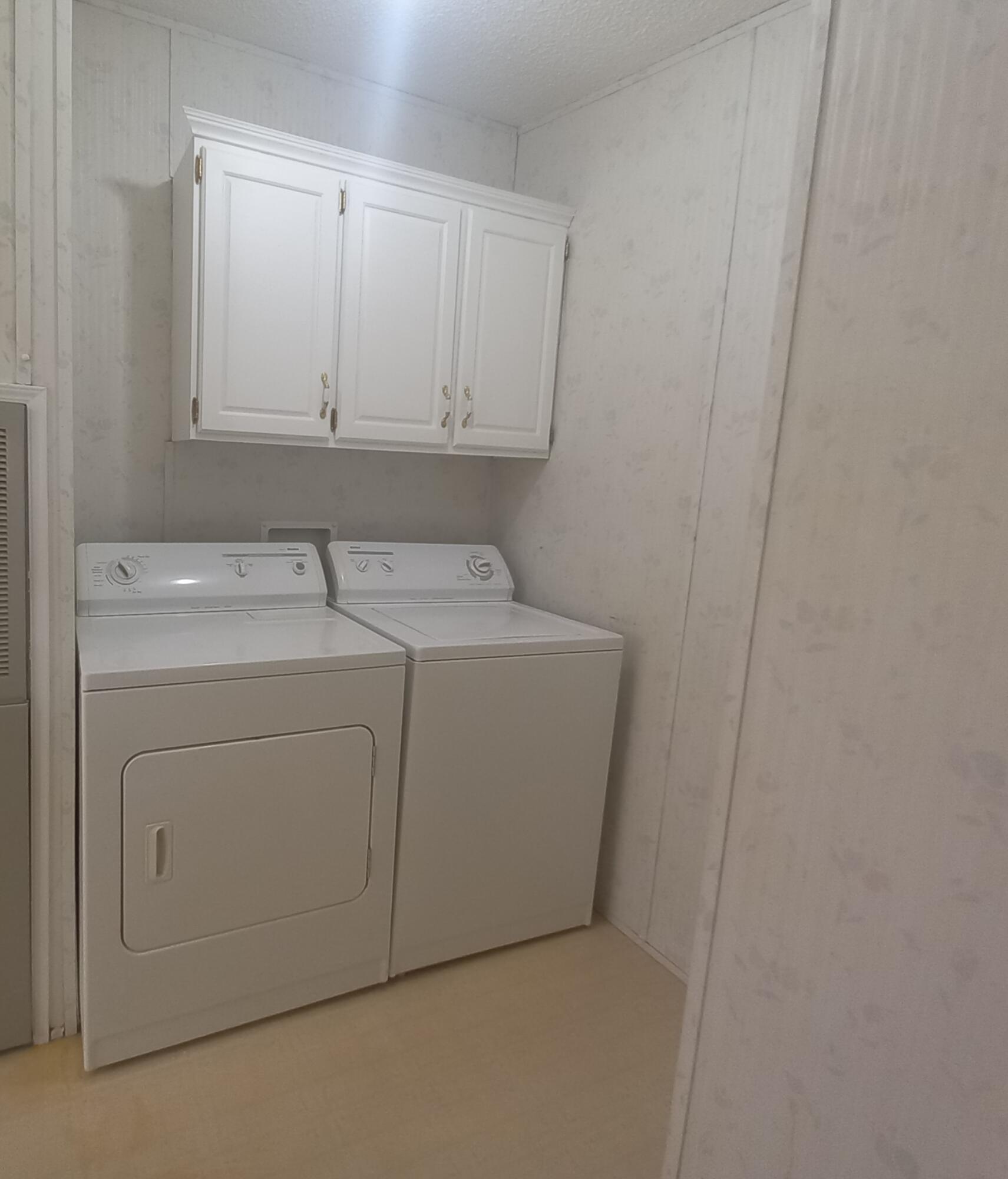 9073 Hull Street Mojave, CA 93501 - Photo 16 of 16 a utility room with dryer and washer