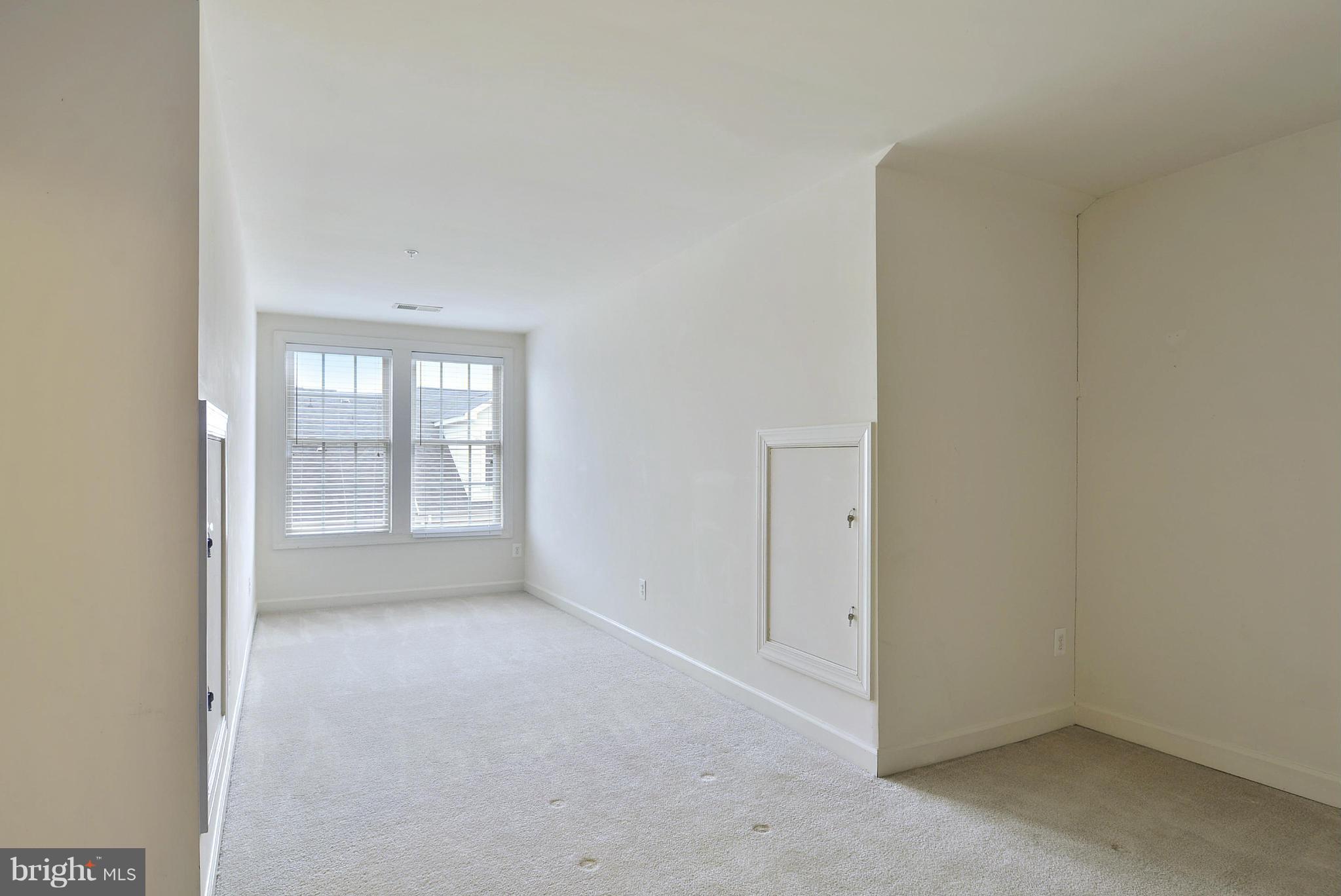 7976 Vigne Court Vienna, VA 22182 - Photo 19 of 30 Office nook in upper level 2 bedroom.