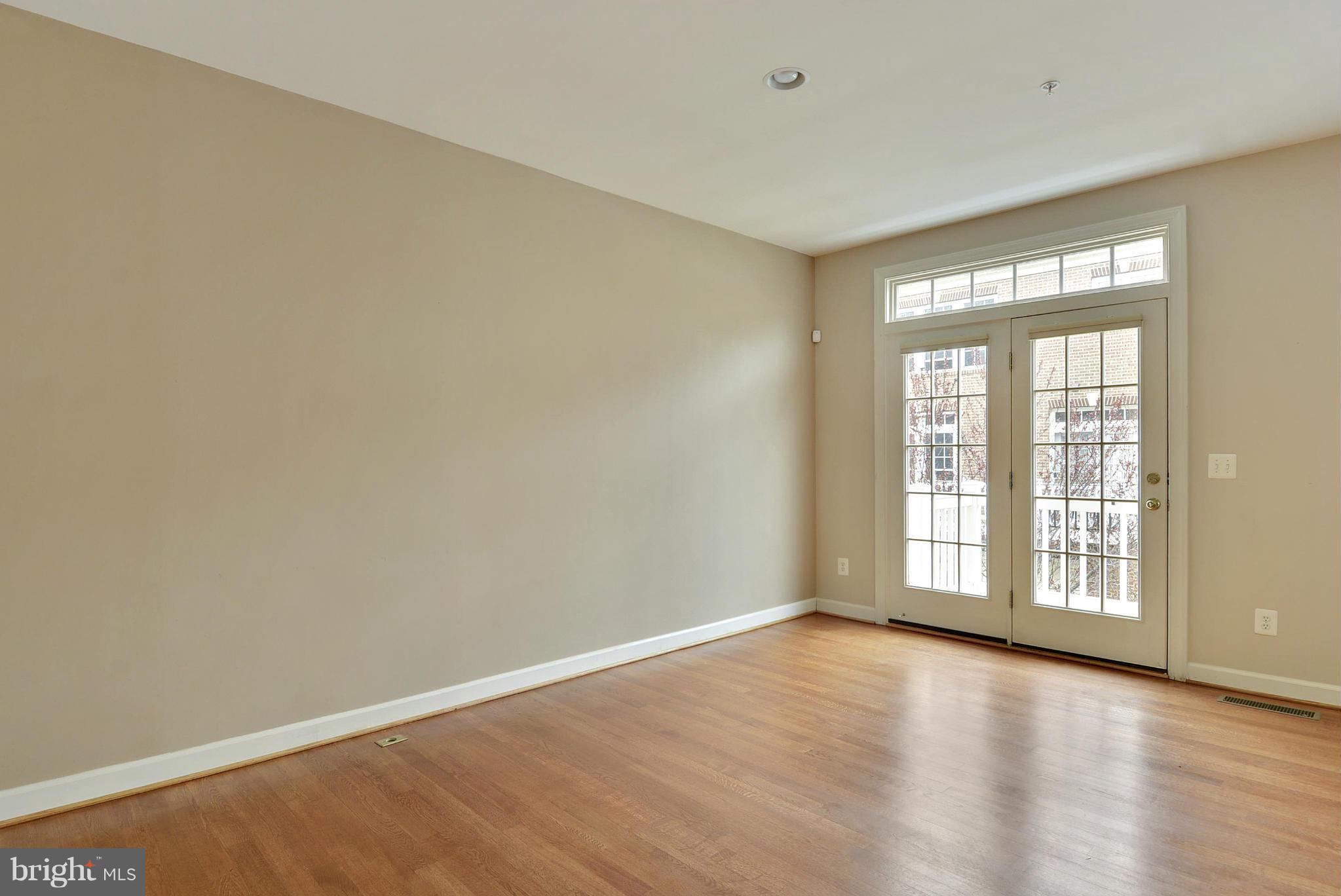 7976 Vigne Court Vienna, VA 22182 - Photo 7 of 30 Breakfast room off of kitchen with juliet balcony