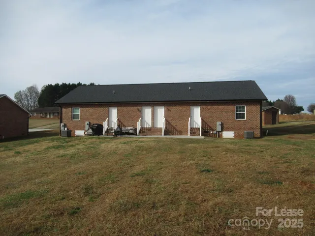 $1,350 | 143 Glen-Gar Drive, Lincolnton, NC 28092