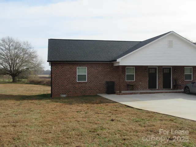 $1,350 | 143 Glen-Gar Drive, Lincolnton, NC 28092