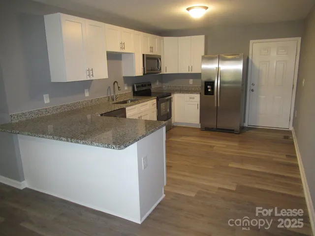 $1,350 | 143 Glen-Gar Drive, Lincolnton, NC 28092