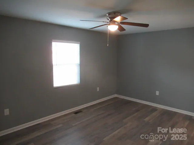 $1,350 | 143 Glen-Gar Drive, Lincolnton, NC 28092