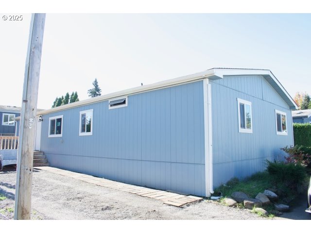 700 Northeast 183rd Avenue, Unit 7 Portland, OR 97230 - Photo 13 of 27 a backyard of a house