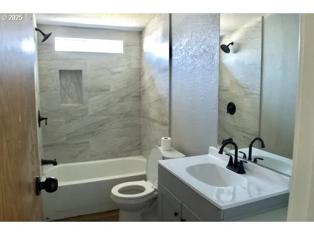 $117,800 | 700 Northeast 183rd Avenue, Unit 7, Portland, OR 97230