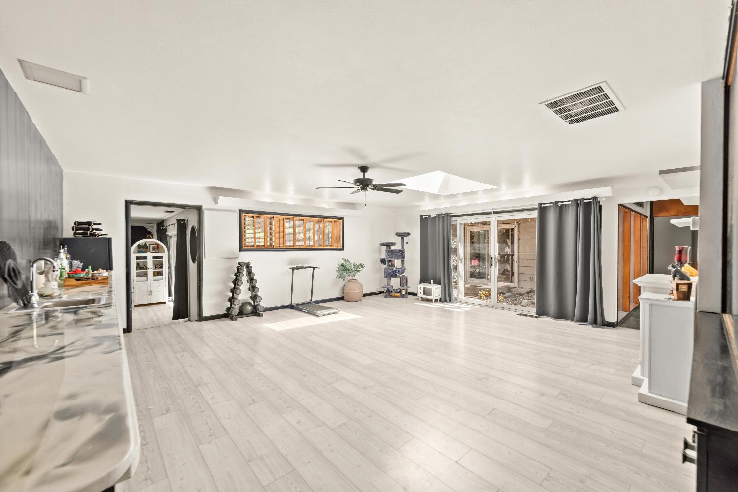 738 Webster Street Colusa, CA 95932 - Photo 29 of 56 a view of a livingroom with furniture and window