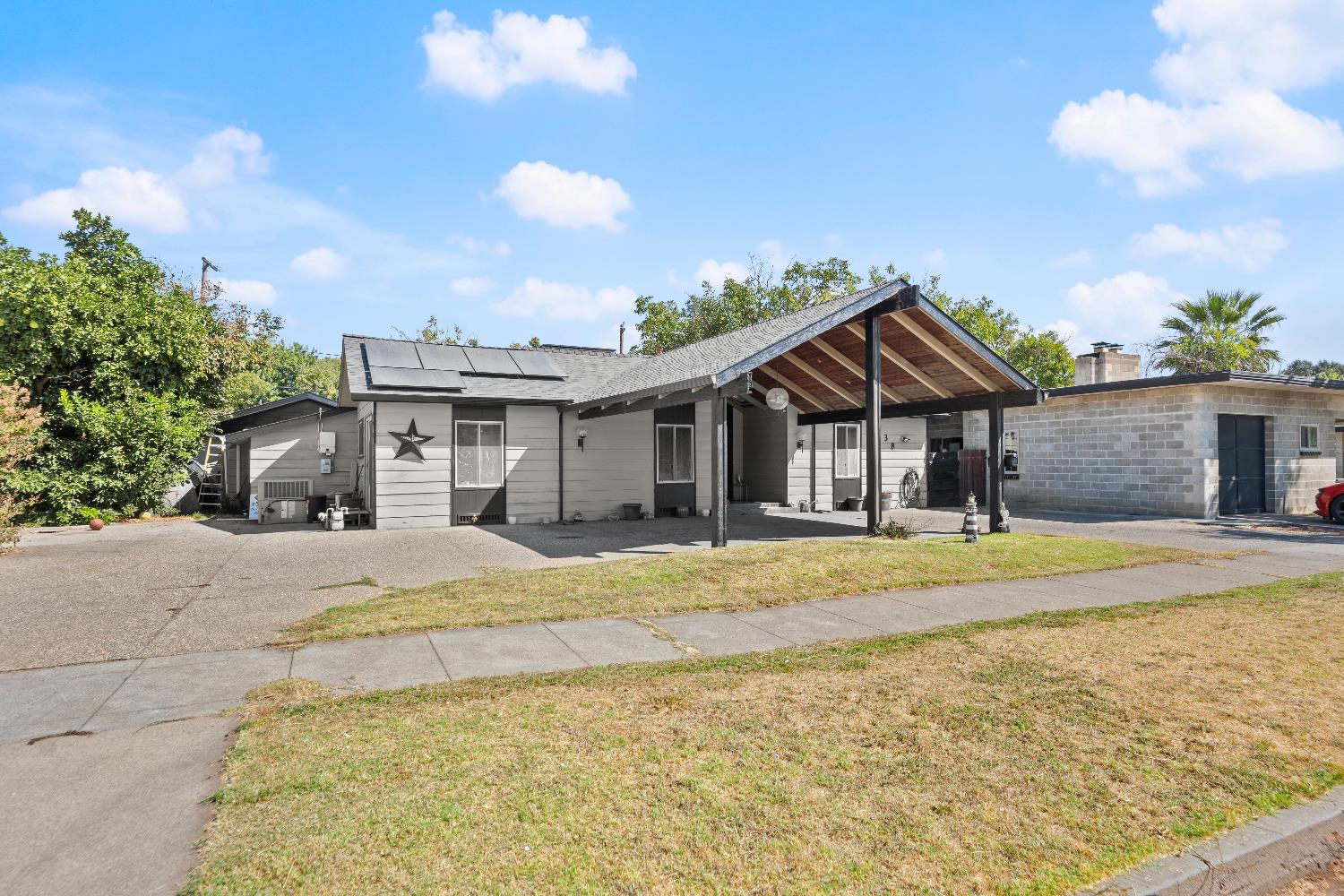 738 Webster Street Colusa, CA 95932 - Photo 3 of 56 a front view of a house with a garden