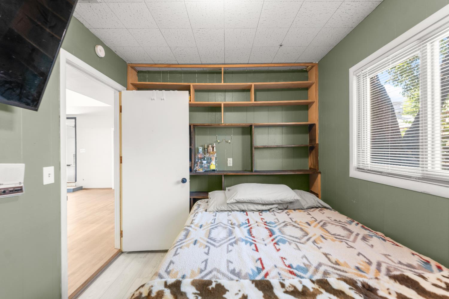 738 Webster Street Colusa, CA 95932 - Photo 44 of 56 a bedroom with a bed and a window