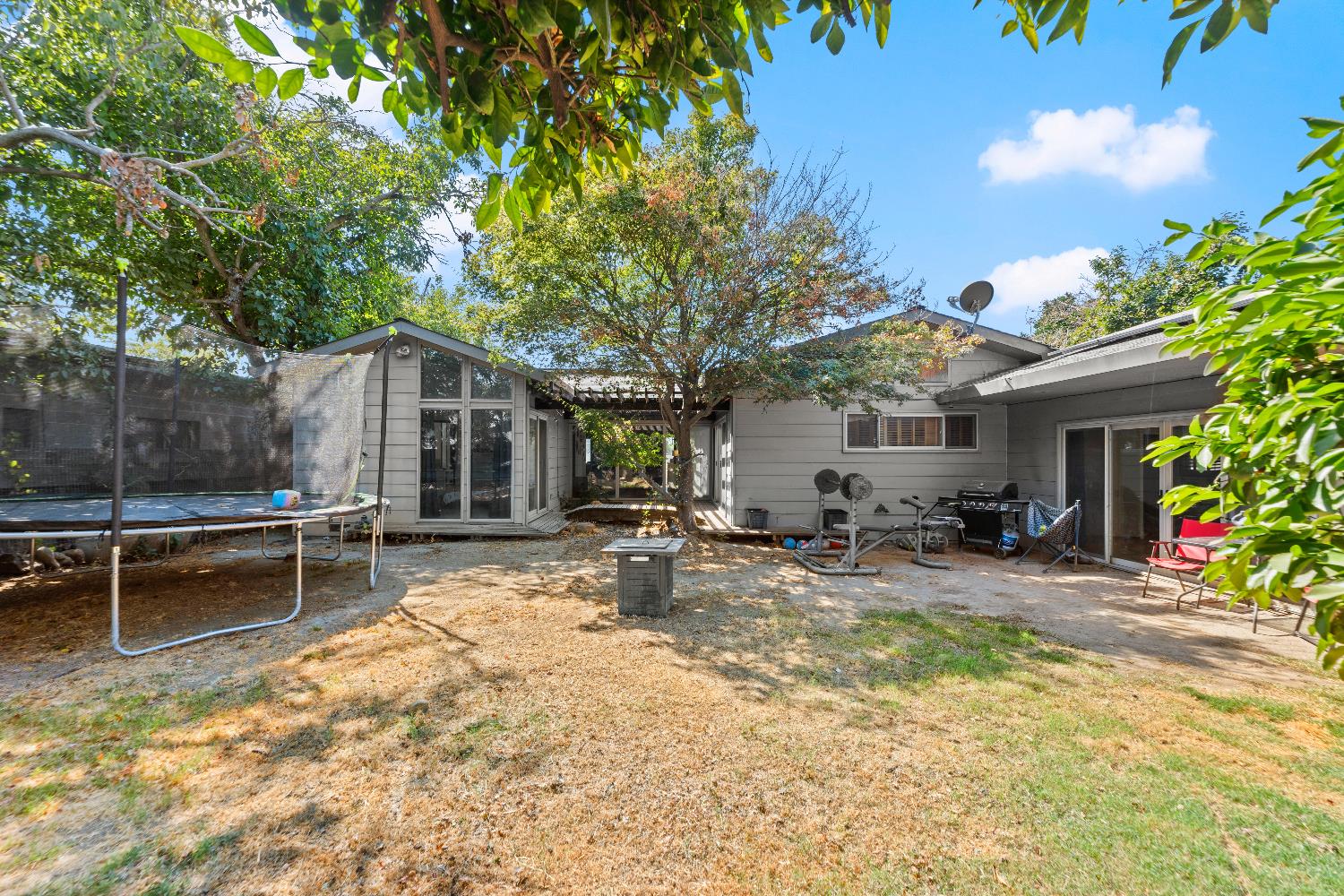 738 Webster Street Colusa, CA 95932 - Photo 48 of 56 a view of a house with backyard and sitting area