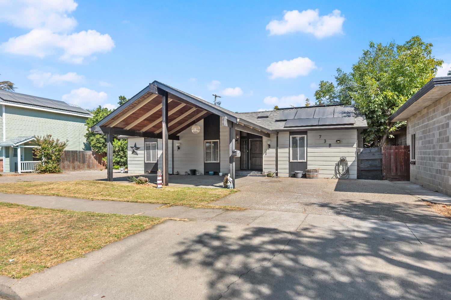 738 Webster Street Colusa, CA 95932 - Photo 7 of 56 a view of a house with entertaining space and a car parked in front of it