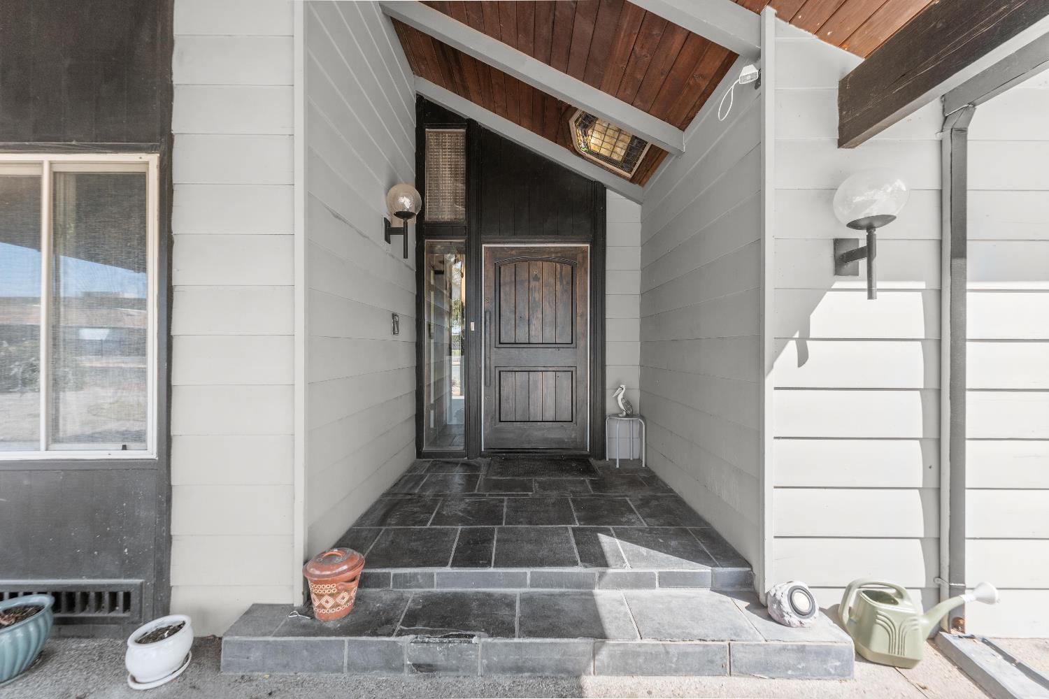 738 Webster Street Colusa, CA 95932 - Photo 8 of 56 a view of an entryway with wooden floor