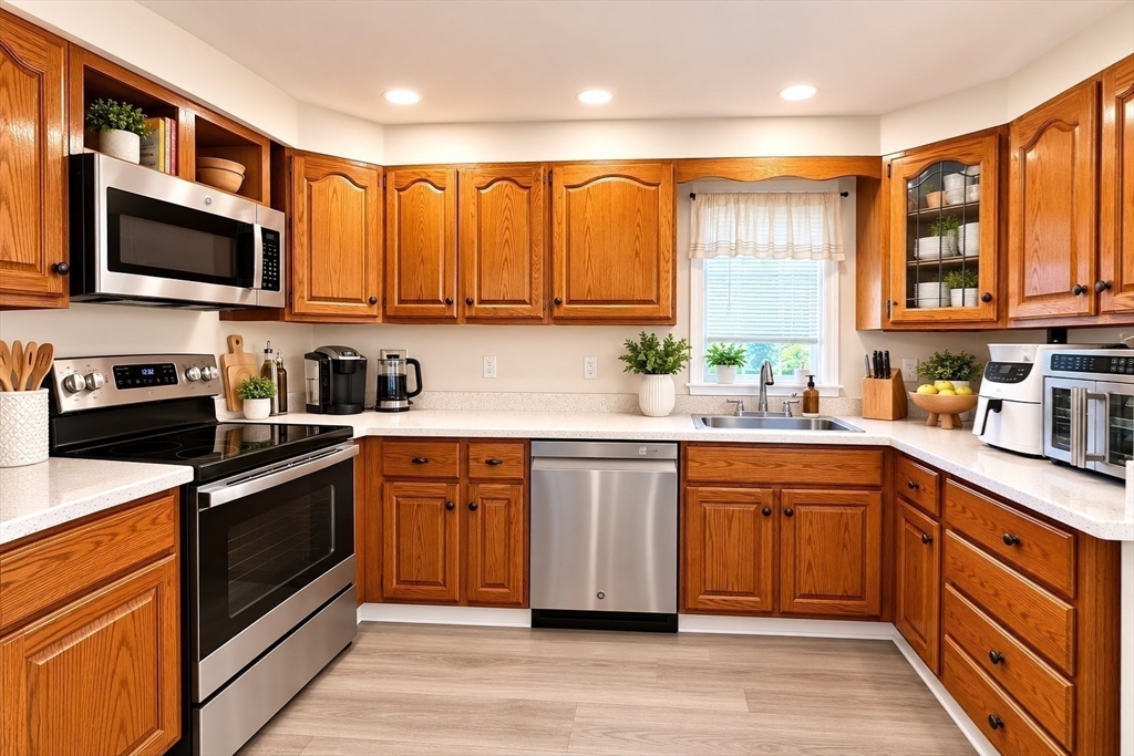 133 Farmland Road Lowell, MA 01850 - Photo 7 of 22