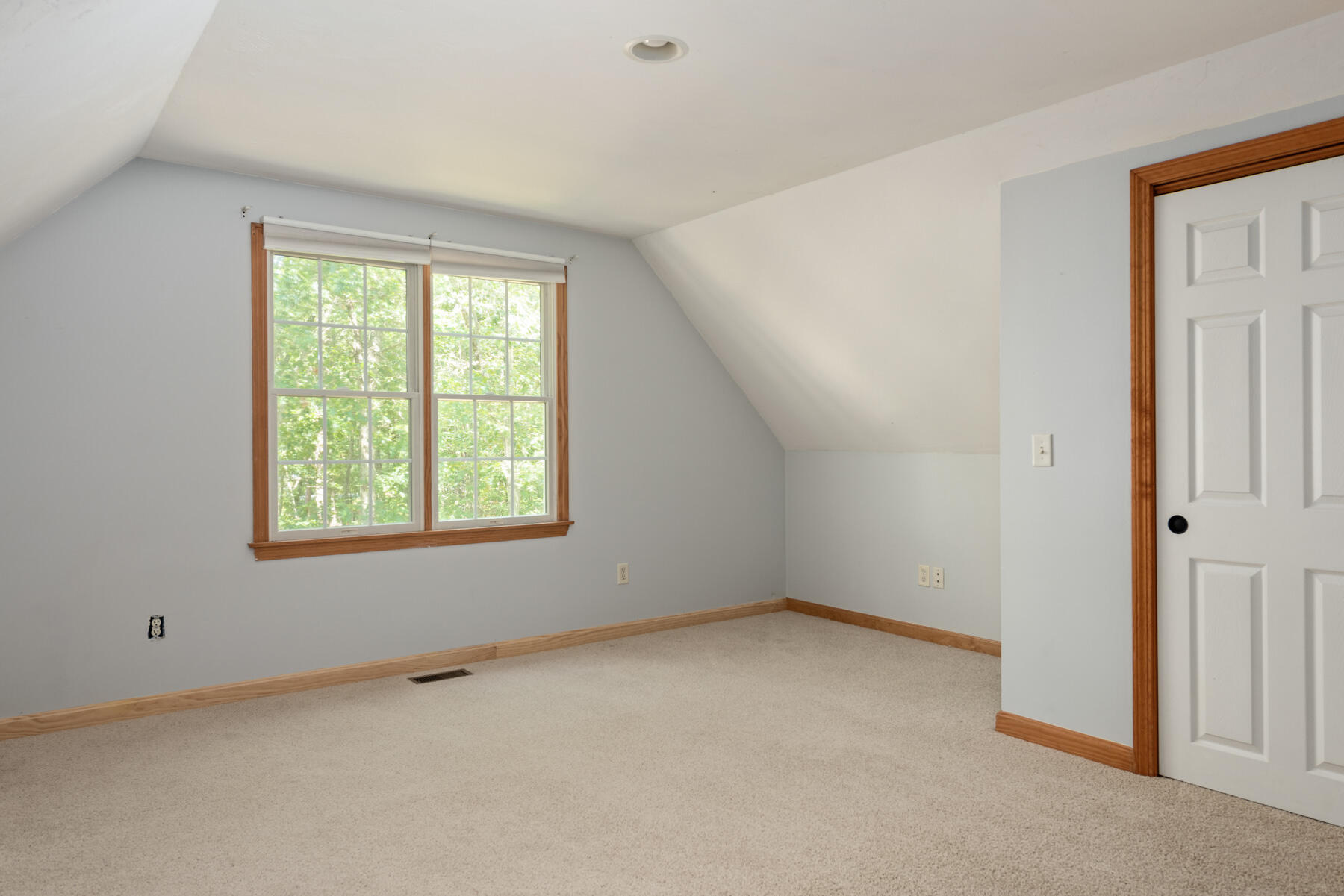 25 Gilbert Lane Harwich Port, MA 02646 - Photo 19 of 25 an empty room with a window