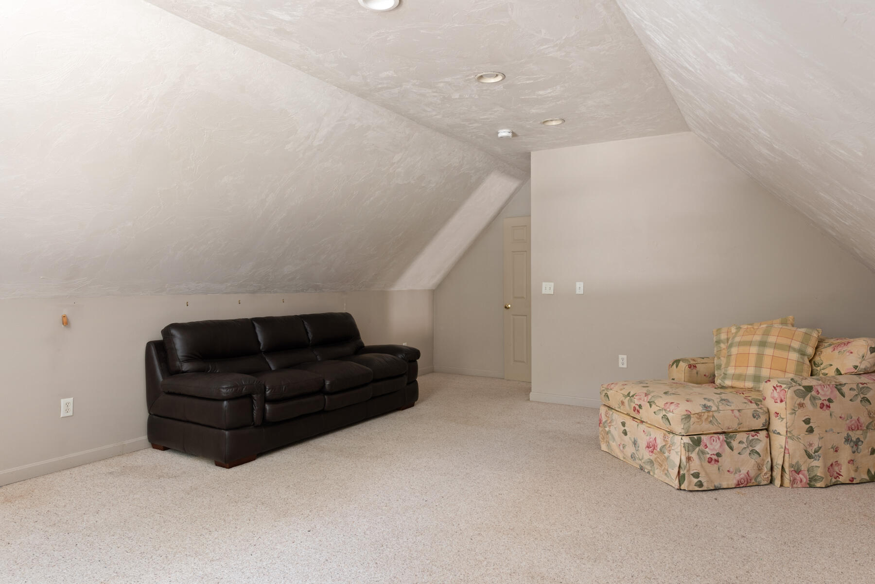 25 Gilbert Lane Harwich Port, MA 02646 - Photo 23 of 25 a living room with furniture