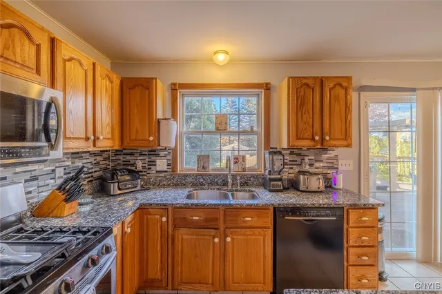 $399,000 | 5101 Old Barn Road, Clay, NY 13041