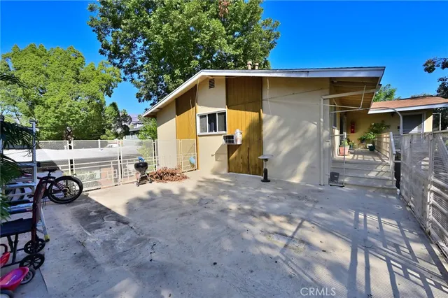 a view of a back yard of the house