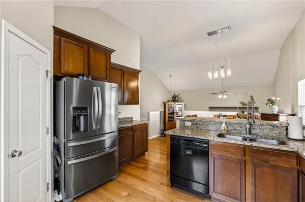 $435,000 | 10201 North Willow Avenue, Kansas City, MO 64157