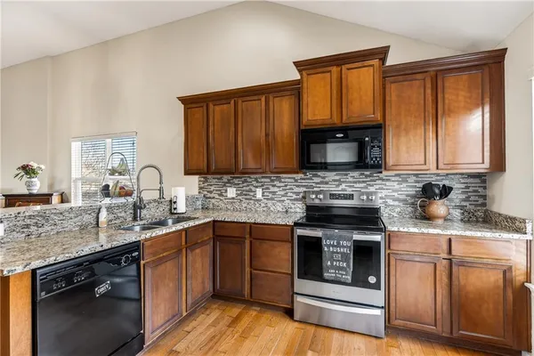 $435,000 | 10201 North Willow Avenue, Kansas City, MO 64157