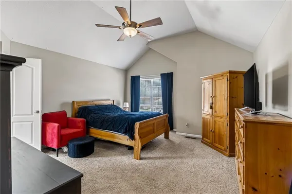 $435,000 | 10201 North Willow Avenue, Kansas City, MO 64157