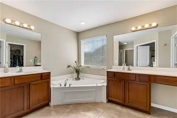 $435,000 | 10201 North Willow Avenue, Kansas City, MO 64157