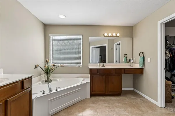 $435,000 | 10201 North Willow Avenue, Kansas City, MO 64157