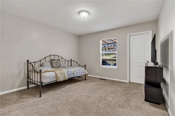 $435,000 | 10201 North Willow Avenue, Kansas City, MO 64157