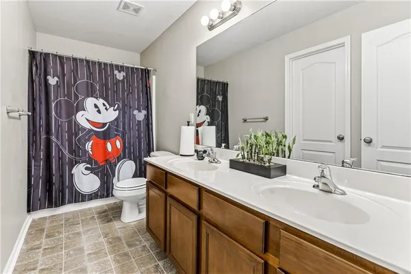 $435,000 | 10201 North Willow Avenue, Kansas City, MO 64157