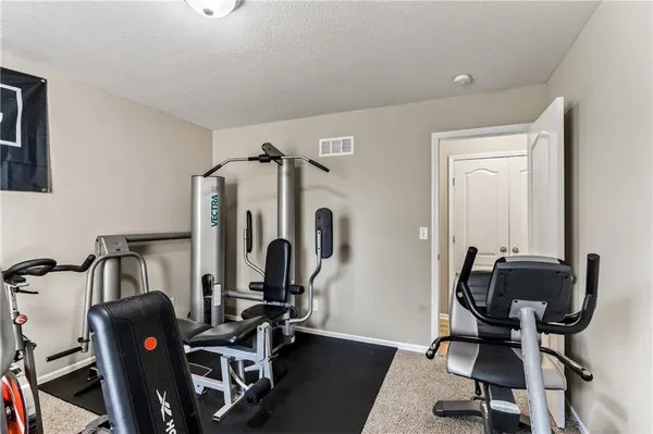 $435,000 | 10201 North Willow Avenue, Kansas City, MO 64157