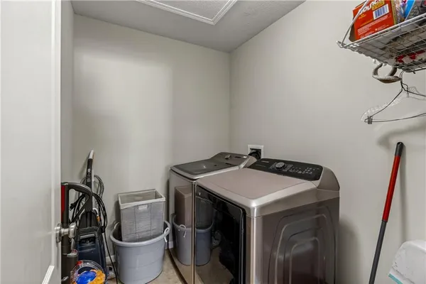 $435,000 | 10201 North Willow Avenue, Kansas City, MO 64157