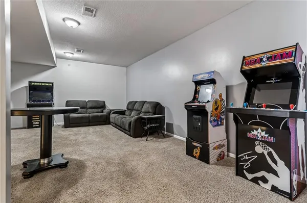 $435,000 | 10201 North Willow Avenue, Kansas City, MO 64157