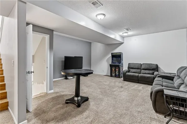 $435,000 | 10201 North Willow Avenue, Kansas City, MO 64157