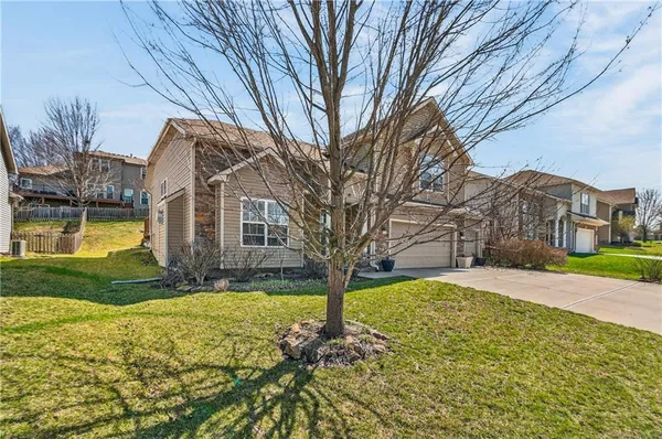 $435,000 | 10201 North Willow Avenue, Kansas City, MO 64157