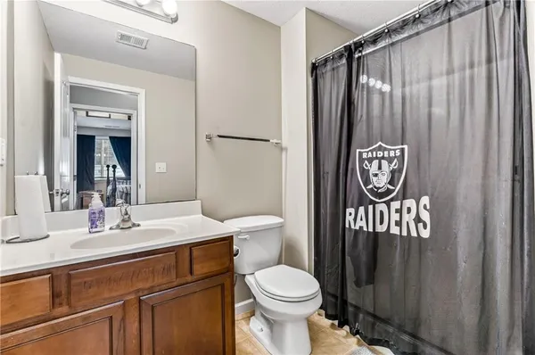 $435,000 | 10201 North Willow Avenue, Kansas City, MO 64157