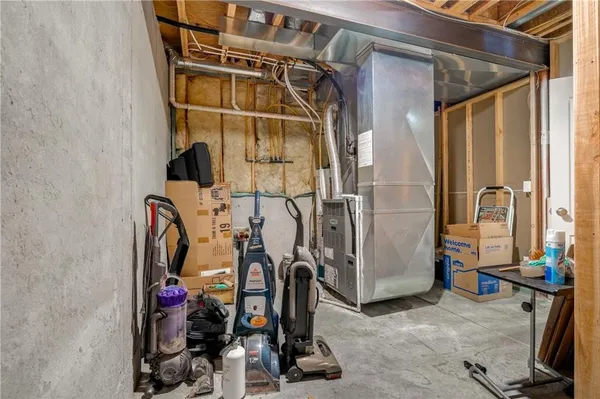 $435,000 | 10201 North Willow Avenue, Kansas City, MO 64157