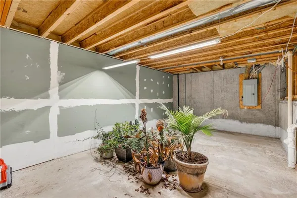 $435,000 | 10201 North Willow Avenue, Kansas City, MO 64157