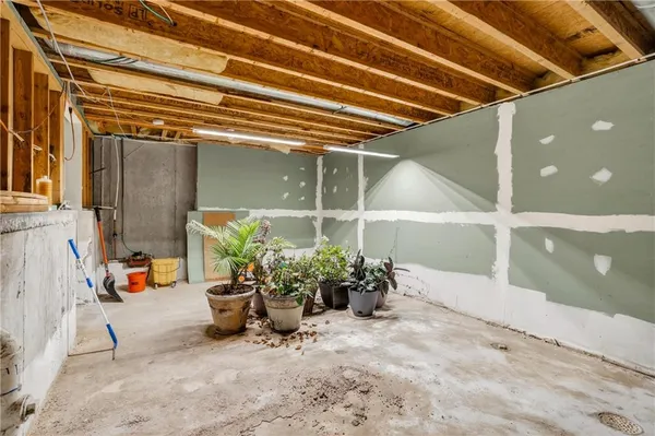 $435,000 | 10201 North Willow Avenue, Kansas City, MO 64157