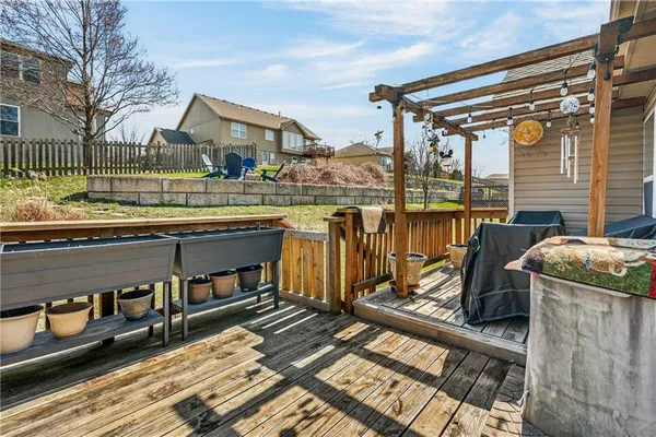$435,000 | 10201 North Willow Avenue, Kansas City, MO 64157