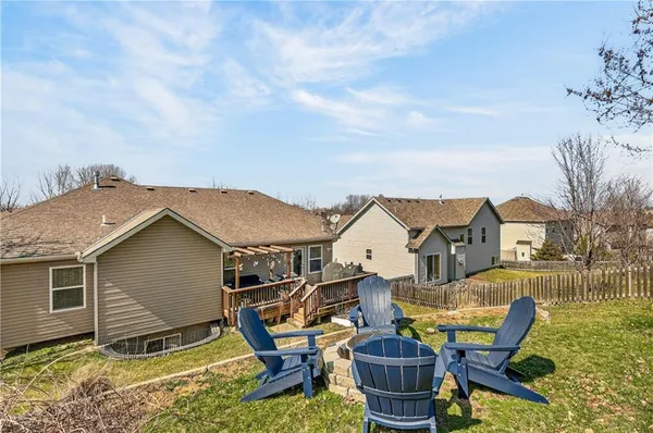 $435,000 | 10201 North Willow Avenue, Kansas City, MO 64157