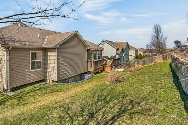 $435,000 | 10201 North Willow Avenue, Kansas City, MO 64157