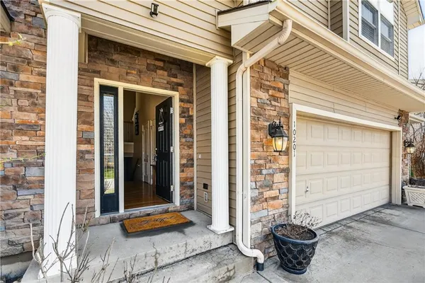 $435,000 | 10201 North Willow Avenue, Kansas City, MO 64157