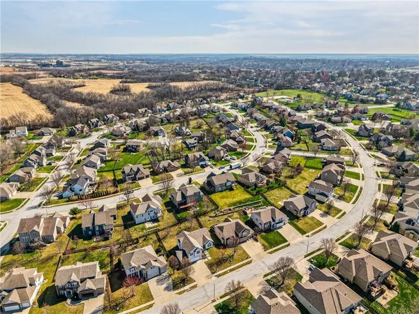 $435,000 | 10201 North Willow Avenue, Kansas City, MO 64157