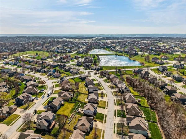 $435,000 | 10201 North Willow Avenue, Kansas City, MO 64157