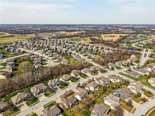 $435,000 | 10201 North Willow Avenue, Kansas City, MO 64157